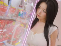 韓巨乳嫩模YeonWoo妍雨110美金新作 IN TOKYO在東京街頭露出 ，微透視逼縫，這奶子實在是太大太軟了